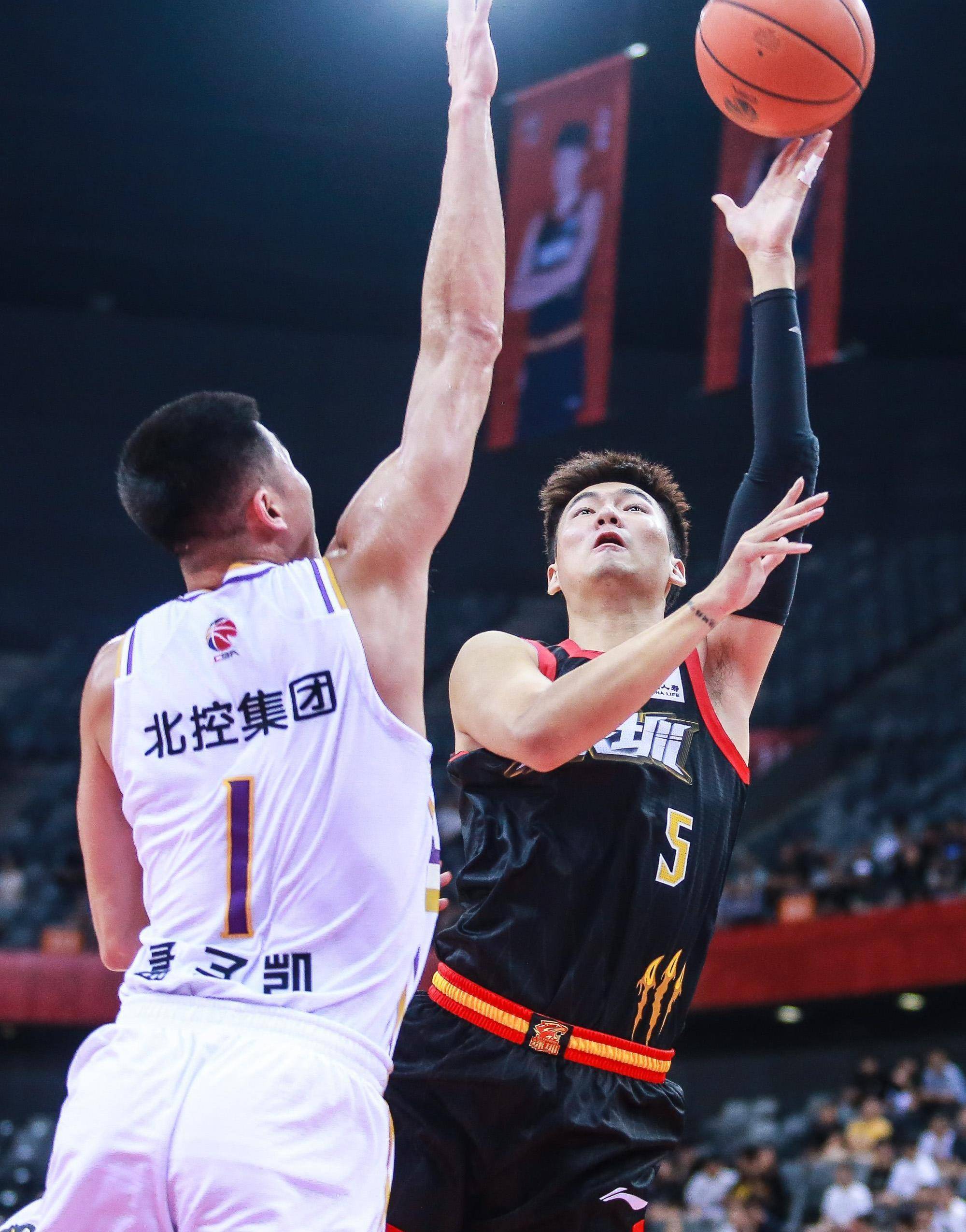 九游电脑版下载-CBA常规赛赛程吃紧，印第安纳步行者关键时刻官宣签约，质疑声仍在，阵容厚度经受考验的简单介绍